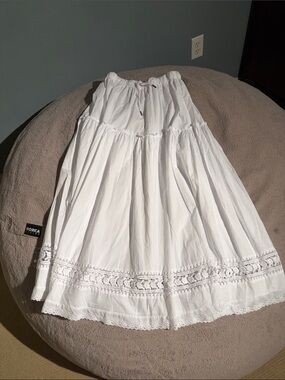 Women’s White Tiered Crochet Hem Skirt